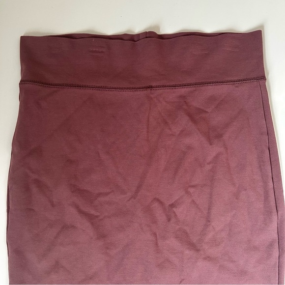 Elegant Dusty Rose Pencil Skirt - Picture 4 of 6